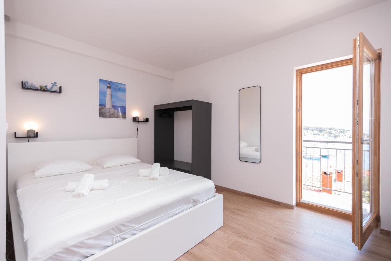 Brand New Apt W Balcony & Perfect Seaview At Center Hvar Town Exterior foto